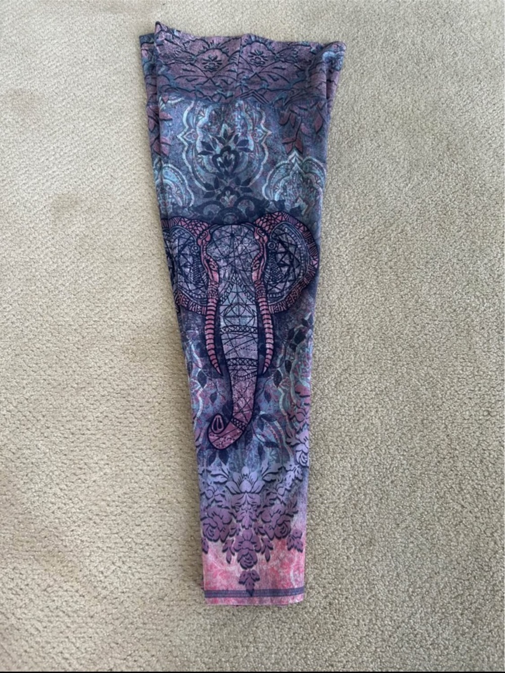 Evolution & Creation Capri Yoga Leggings Wonen’s M lElephant print/Dream Catcher